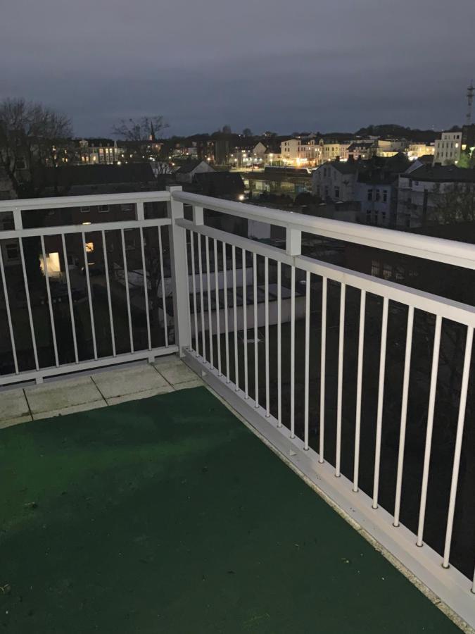 Südstadt-FeWo mit großem Balkon nahe City und Meer - über den Dächern von WHV Wilhelmshaven Exterior foto